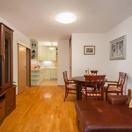 Sunny Макарська