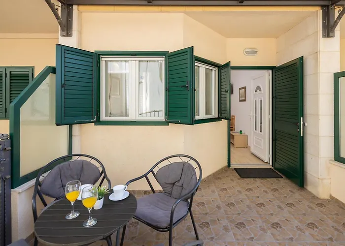 Апартаменти Sunny *