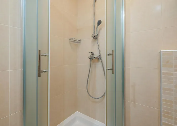 Sunny Макарська