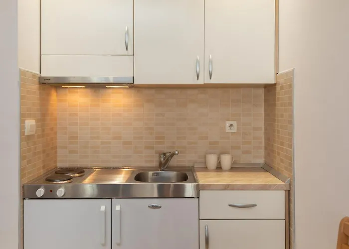 Sunny Макарська