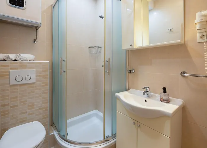 Sunny Макарська