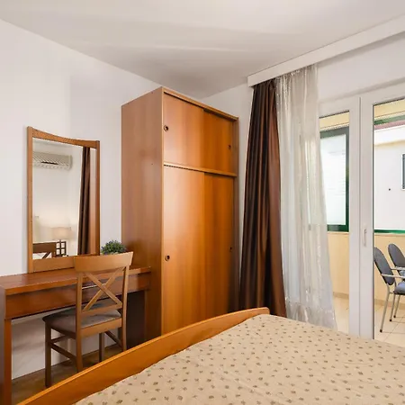 Sunny Μακάρσκα