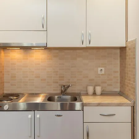 Sunny Μακάρσκα