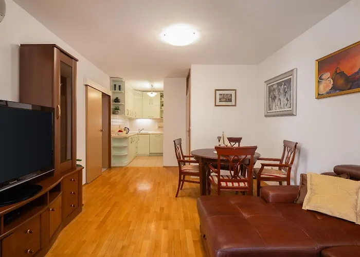 Sunny מאקרסקה