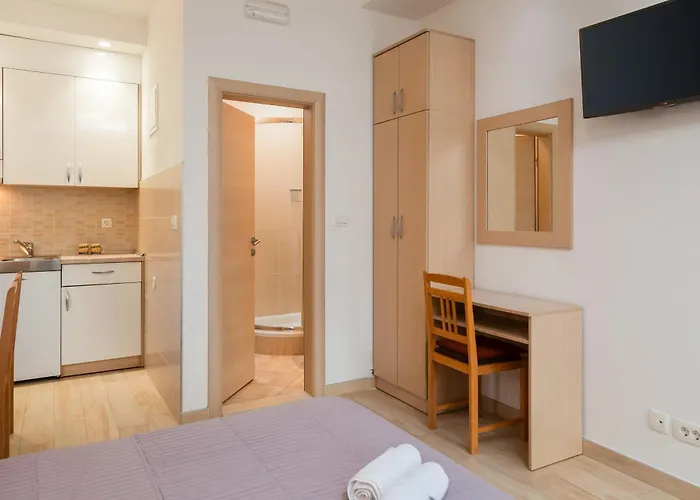 Sunny * מאקרסקה